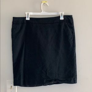 Black pencil skirt w pockets from Merona. Size 14